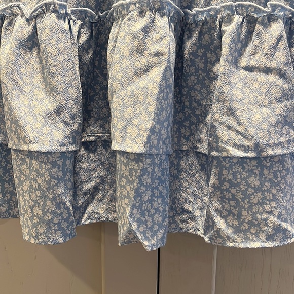 Cute mini tier skirt with pretty delicate pattern - Picture 3 of 3